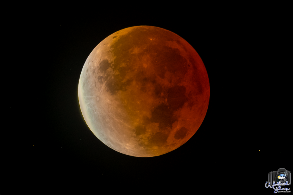 Lunar eclipse photographed over Iowa